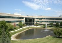 Chesterbrook Corporate Center exterior view with fountain