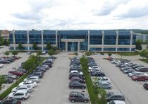 Front view of quarry ridge building and parking lot